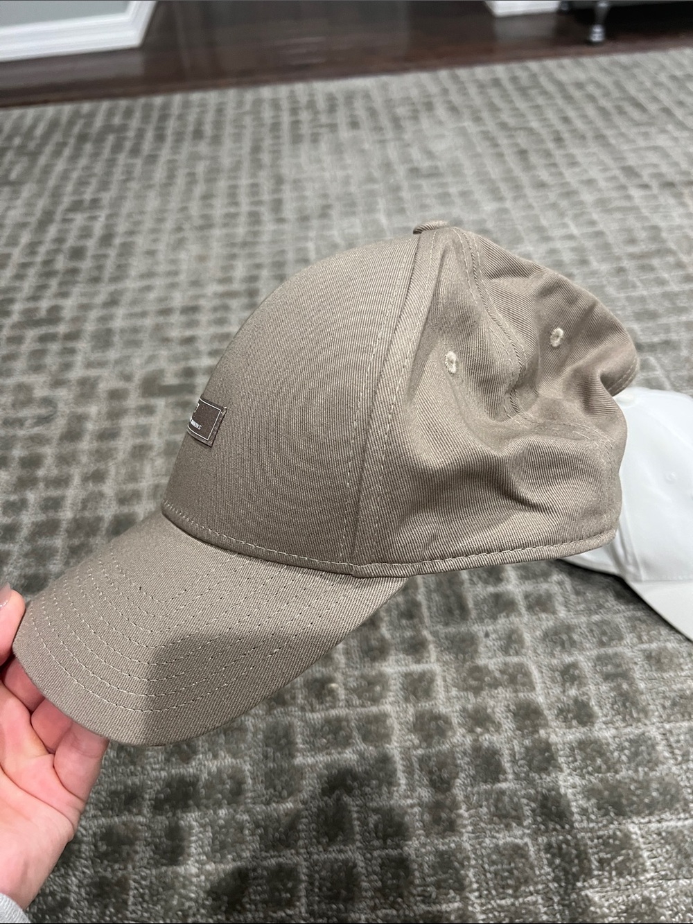 Gymshark Men’s White & Taupe Logo Baseball Caps - Picture 2 of 11
